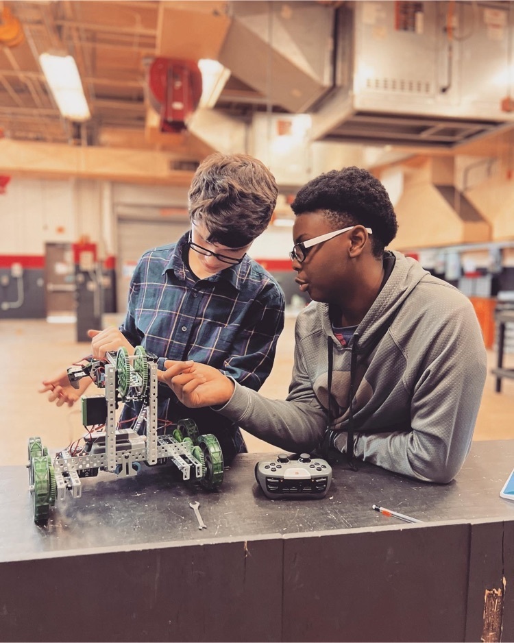 Our freshmen students in the Principles of Robotics classes are killing it working on their first robots! Even through trial and error, lots of learning has been happening this week. 🤖